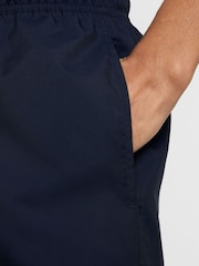 Obsidiana - Pantalones cortos tejidos con diseño fluido de Nike Club - Imagen 3 de 7