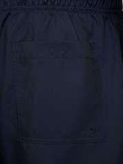 Obsidiana - Pantalones cortos tejidos con diseño fluido de Nike Club - Imagen 7 de 7
