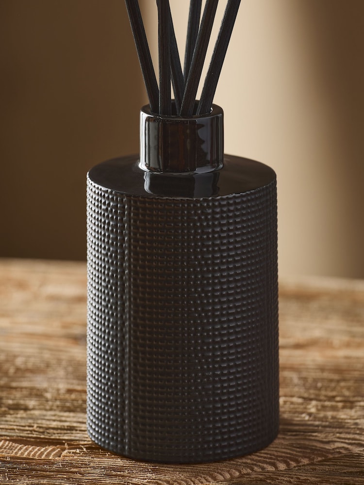 Pomegranate and Black Lily 200ml Fragranced Reed Diffuser - Image 2 of 5