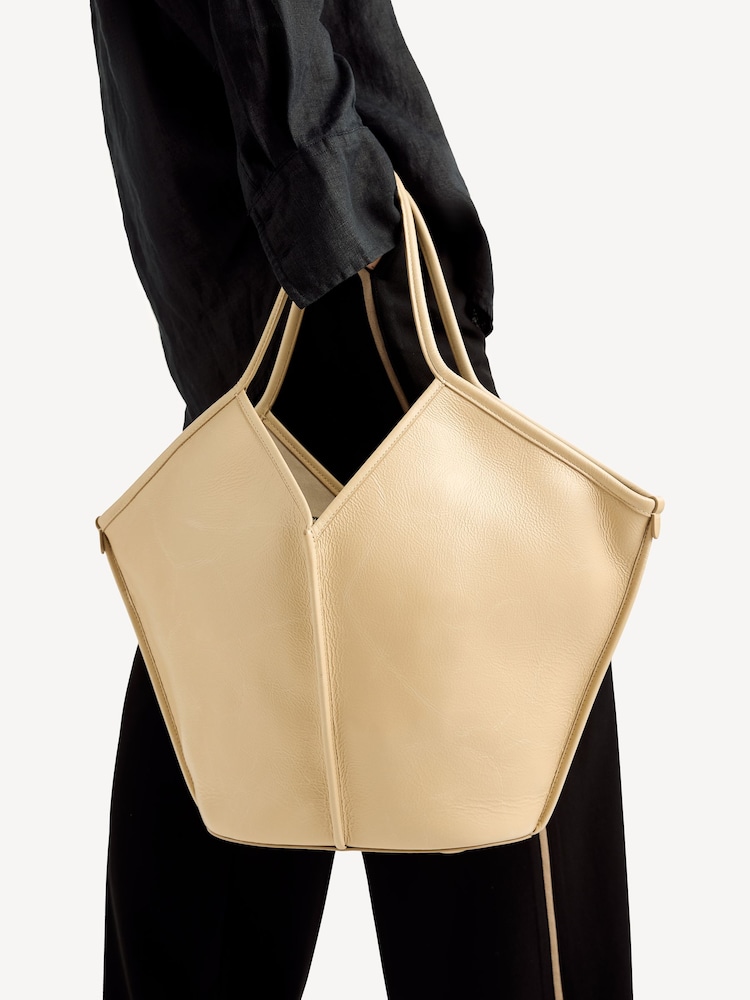 Hereu Studio Cream Calella Distressed Leather Tote - Image 2 of 7
