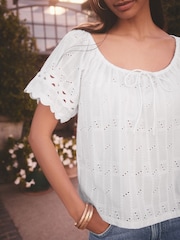 Blanco - Broderie Boho Short Sleeve Ric Rac Top - Imagen 4 de 8