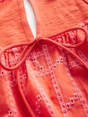 Naranja con puntadas de contraste - Broderie Boho Short Sleeve Ric Rac Top - Imagen 6 de 7