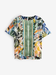 Estampado de palmeras abstracto en tonos de verde - Camiseta texturizada de corte recto  - Image 6 of 8