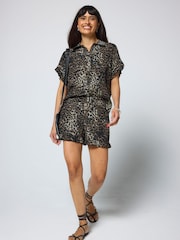 SCAMP & DUDE Green Cheetah Frill Hem Shorts - Image 4 of 5