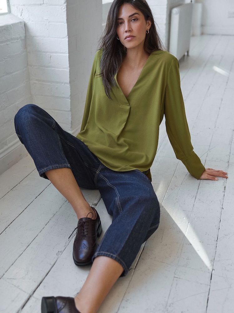 Olijfgroen - Relaxed Fit Long Sleeve Overhead V-Neck Blouse - Image 3 of 9