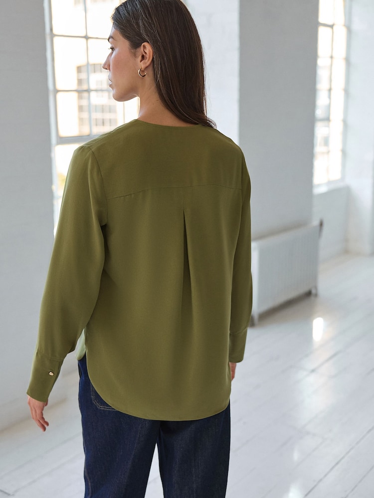 Olijfgroen - Relaxed Fit Long Sleeve Overhead V-Neck Blouse - Image 4 of 9