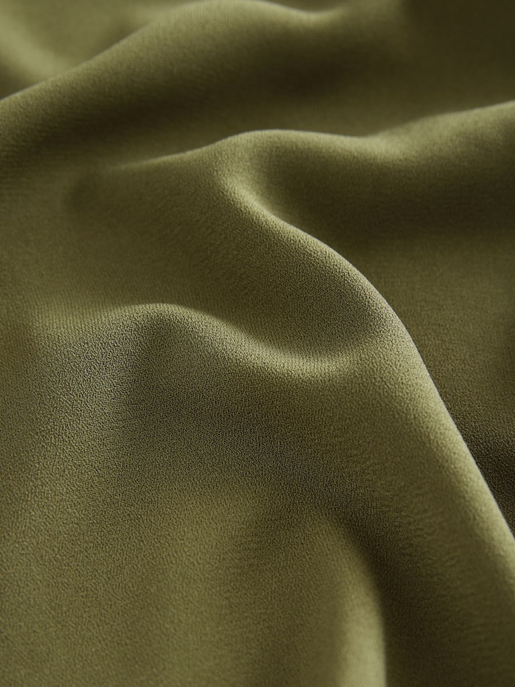 Verde oliva - Blusa de corte relajado con cuello de pico y manga larga - Imagen 9 de 9 Verde oliva - Blusa de corte relajado con cuello de pico y manga larga - Imagen 9 de 9