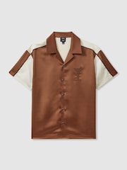 Reiss Tobacco/Ecru Noto Ché Satin Effect Colourblock Cuban Collar Shirt - Image 1 of 5