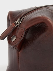 OSPREY LONDON The Brixton Leather Brown Washbag - Imagen 6 de 6