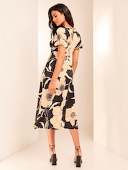 Lipsy Black/White Floral Petite Cross Front Underbust Jersey Midi Dress - Image 2 of 4