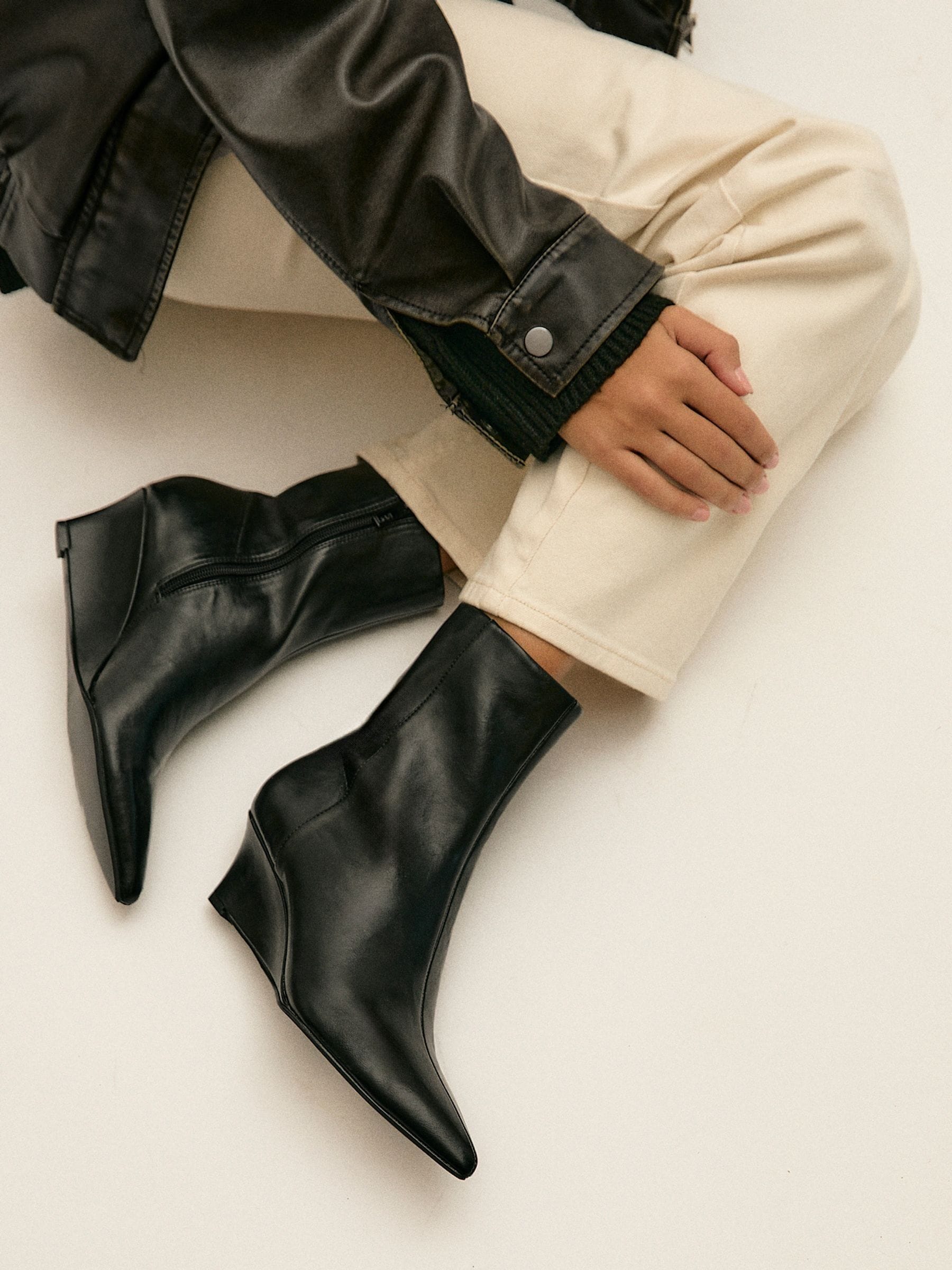 Linzi Women's Black Gallery Wedge Heel Ankle Boots