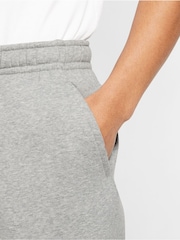 Gris oscuro jaspeado - Pantalones cortos de polar con detalle del logo Club de Nike - Imagen 5 de 10