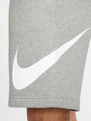 Gris oscuro jaspeado - Pantalones cortos de polar con detalle del logo Club de Nike - Imagen 6 de 10