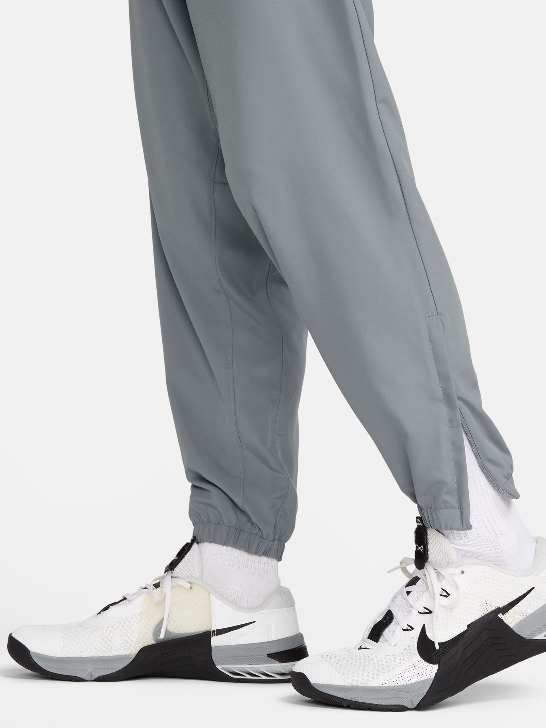 nike tapered fit joggers