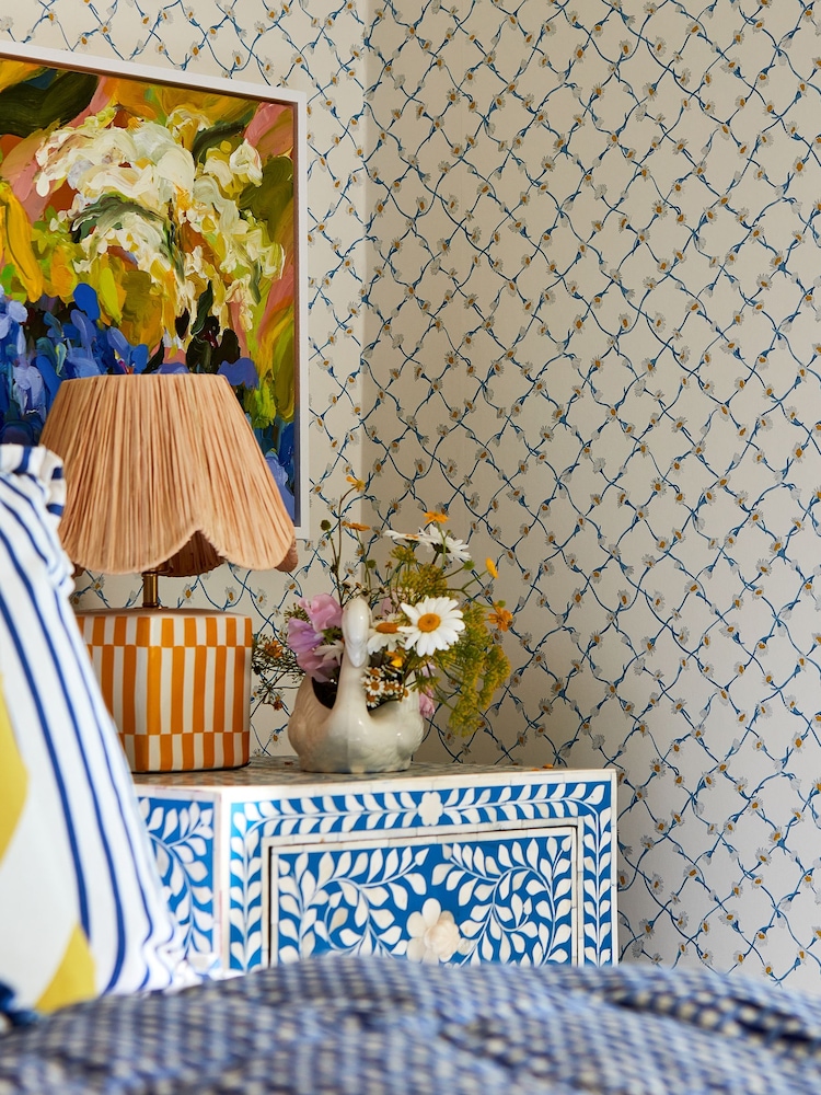 Harlequin Emerald Pearl Daisy Trellis 10.05M Wallpaper - Image 2 of 4