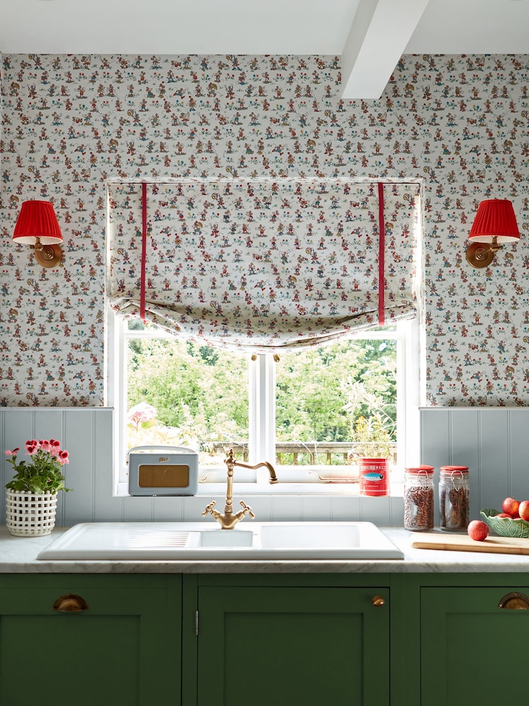 Sanderson Rhubarb Custard Mickey And Minnie 10.05M Wallpaper - Image 2 of 3