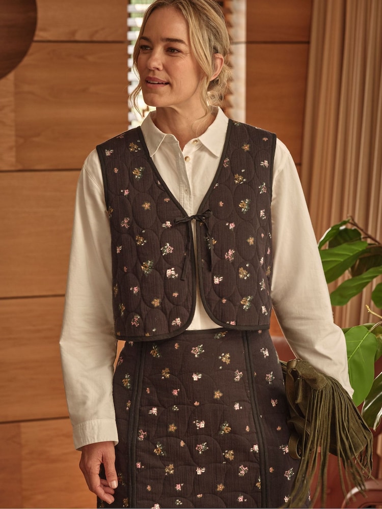 FatFace Quinn Black Ditsy Paisley Quilted Waistcoat - Image 2 of 7