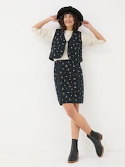 FatFace Quinn Black Ditsy Paisley Quilted Waistcoat - Image 3 of 7