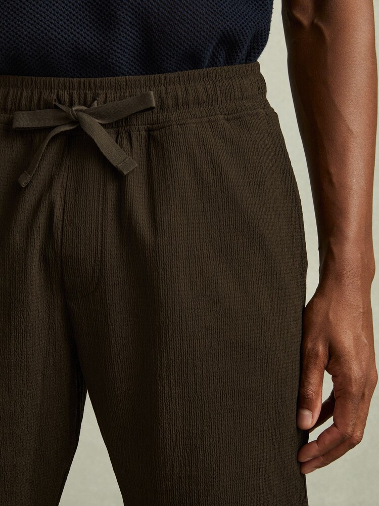 Reiss Dark Olive Green Rihad Textured Crepe Drawstring Shorts - Image 4 of 6