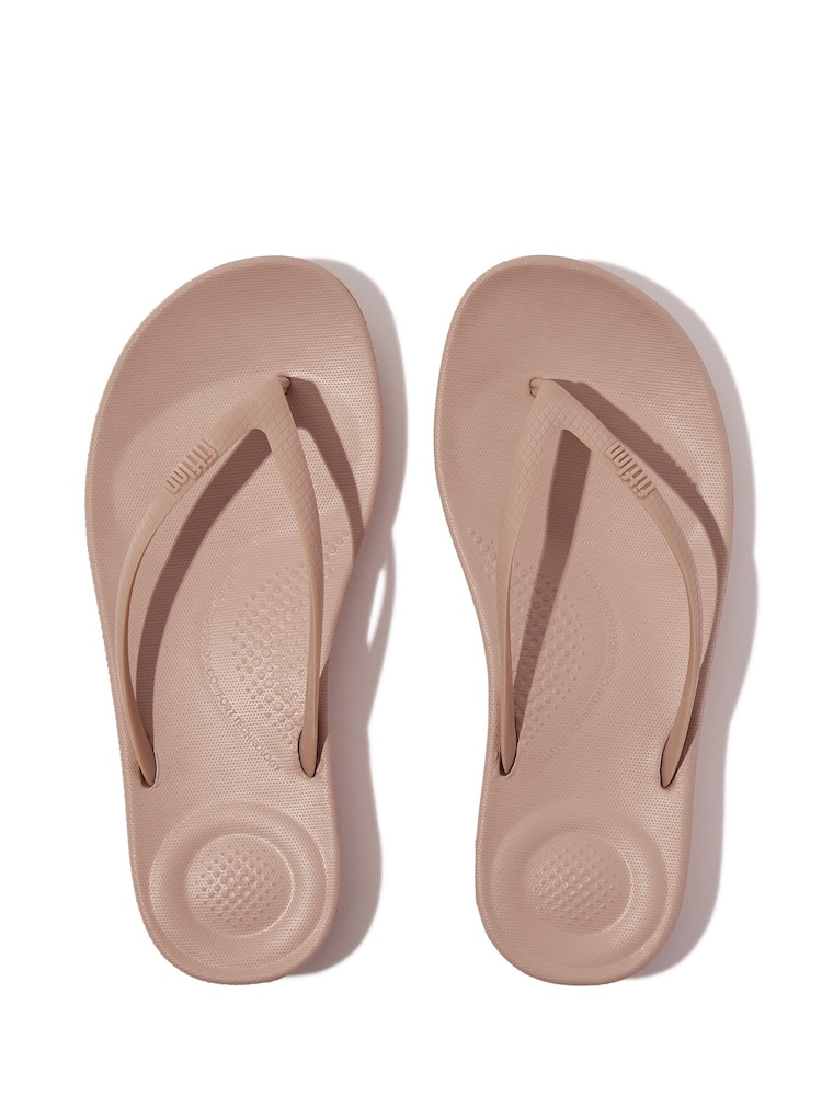 Crema - Chanclas ergonómicas iQushion de FitFlop - Imagen 2 de 4 Crema - Chanclas ergonómicas iQushion de FitFlop - Imagen 2 de 4