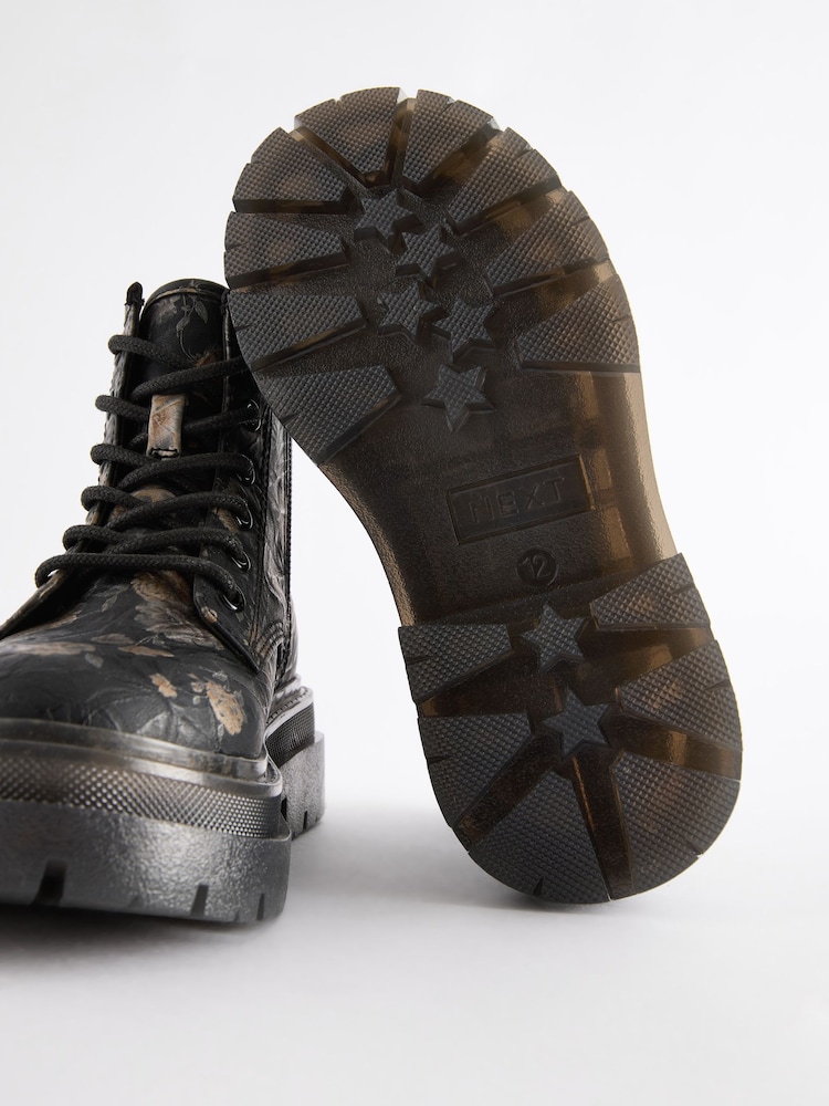 Schwarz/Blumenmuster - Schnürstiefel mit dicker Sohle - Bild 6 von 6 Schwarz/Blumenmuster - Schnürstiefel mit dicker Sohle - Bild 6 von 6