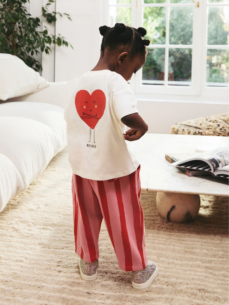 Rot mit Herzen - Kurzärmeliges T-Shirt und weite Hose im Set aus 100 % Baumwolle (3M.–7J.) - Bild 1 von 7 Rot mit Herzen - Kurzärmeliges T-Shirt und weite Hose im Set aus 100 % Baumwolle (3M.–7J.) - Bild 1 von 7