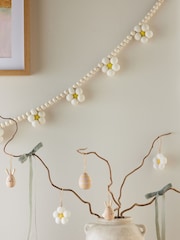 White Spring Daisy Flower Bunting - Image 1 of 4