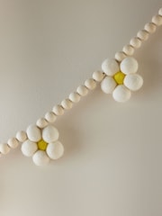 White Spring Daisy Flower Bunting - Image 2 of 4