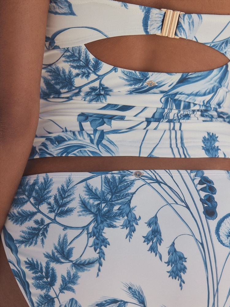 weiß/blau mit Blumendruck - Bikinihose mit hohem Beinausschnitt und seitlicher Raffung - Image 4 of 8