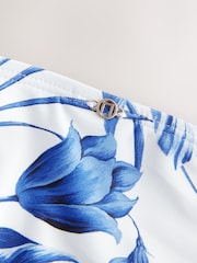 weiß/blau mit Blumendruck - Bikinihose mit hohem Beinausschnitt und seitlicher Raffung - Image 8 of 8