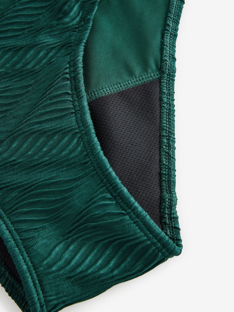Verde oscuro texturizado - Alto Neck Period Swimsuit - Imagen 11 de 11 Verde oscuro texturizado - Alto Neck Period Swimsuit - Imagen 11 de 11