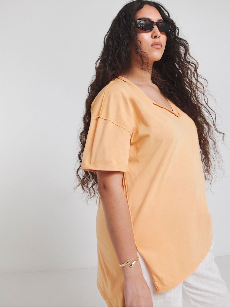 Simply Be Oversized Slouchy V-Neck 100% Cotton T-Shirt - Bild 2 von 4 Simply Be Oversized Slouchy V-Neck 100% Cotton T-Shirt - Bild 2 von 4