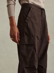 Reiss Chocolate Alessio Tapered Drawstring Cotton Combat Trousers - Image 3 of 6