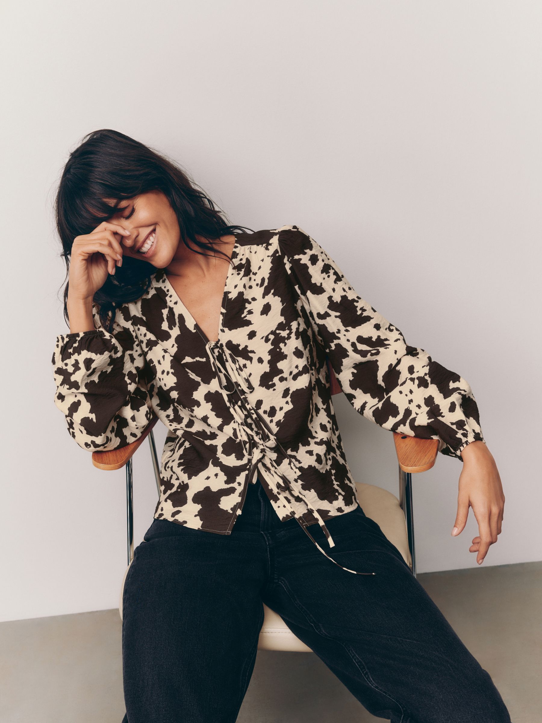 Ameri（アメリ）の「UND POWER SHOULDER LACE BLOUSE（シャツ