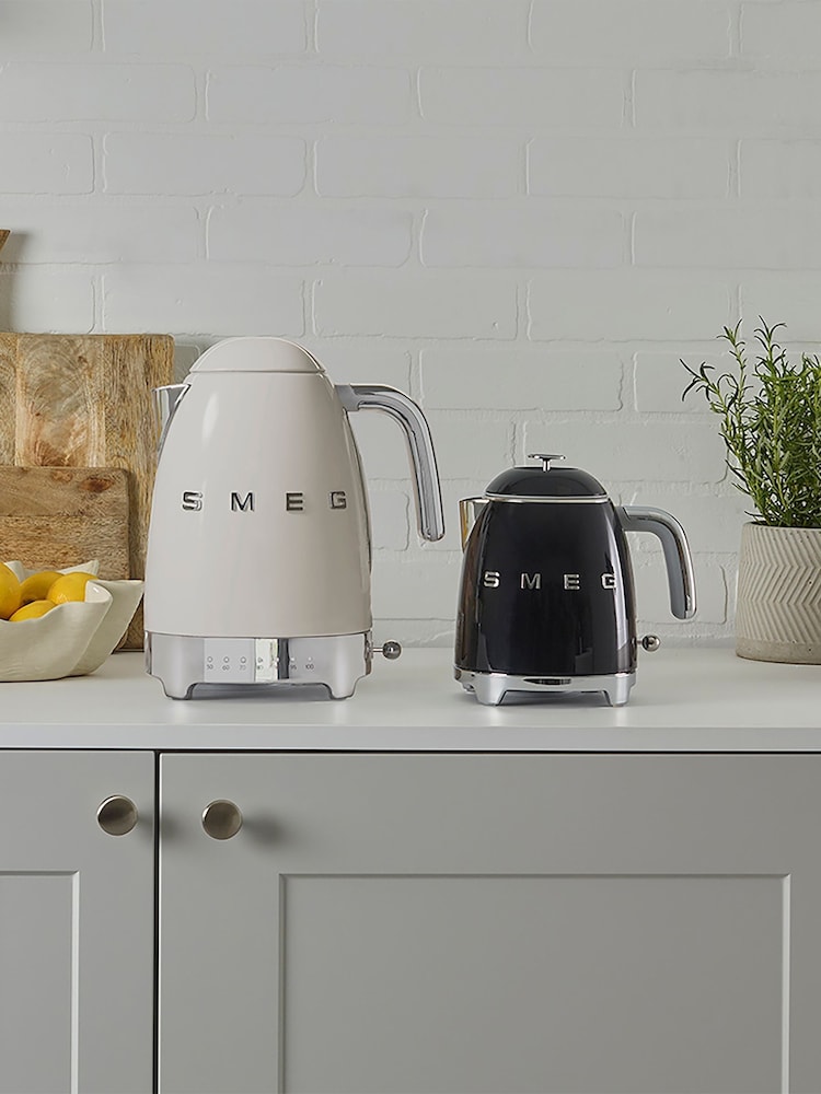 Smeg Cream Temperature Controlled Kettle 1.7 Litre - Image 2 of 7