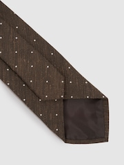 Reiss Capo Textured Silk Blend Polka Dot Tie - Imagen 4 de 5