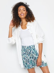 M&Co Blurry Ikat Shorts mit V-Ausschnitt - Bild 1 von 5