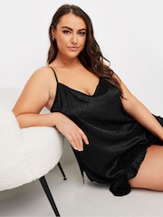 أسود - طقم بيجامة ستان بتصميم جاكار من Yours Curve - صورة 1 من 5