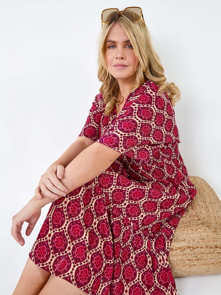 Roman – gerafftes Midikleid mit geometrischem Streifenmuster und Schimmer - Bild 1 von 5 Roman – gerafftes Midikleid mit geometrischem Streifenmuster und Schimmer - Bild 1 von 5