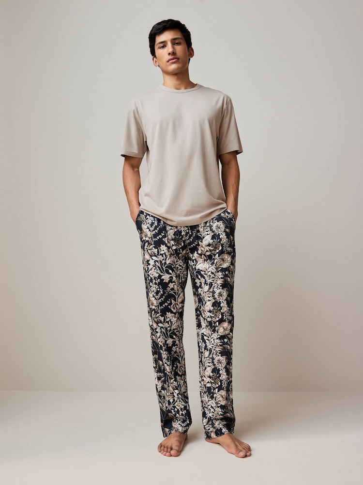 Marineblau/blau - Kew Gardens superweiches Pyjama-Set aus Modal mit Kurzarm - Bild 1 von 9 Marineblau/blau - Kew Gardens superweiches Pyjama-Set aus Modal mit Kurzarm - Bild 1 von 9
