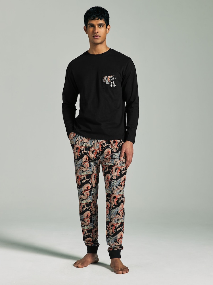 أسود - Musee D'art Dragon Print Pyjamas Set - صورة 1 من 11 أسود - Musee D'art Dragon Print Pyjamas Set - صورة 1 من 11