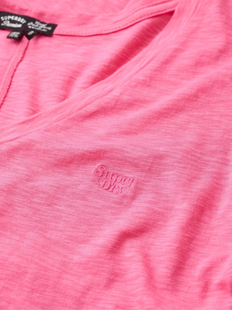 Rosa - Camiseta holgada con cuello en pico y diseño flameado con bordados de Superdry - Imagen 5 de 5 Rosa - Camiseta holgada con cuello en pico y diseño flameado con bordados de Superdry - Imagen 5 de 5