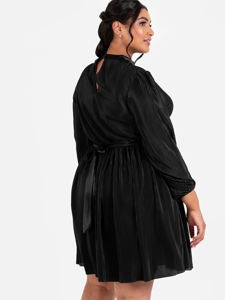 Lovedrobe Plisse Long Sleeve Keyhole Detail Mini Black Dress - Image 4 of 4