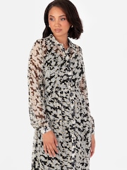 Lovedrobe Gestuftes Midaxi-Hemdkleid mit Metallic-Faden - Bild 2 von 6