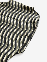 Green Geo Print Flutter Sleeve Textured Smart Top - Image 7 of 7