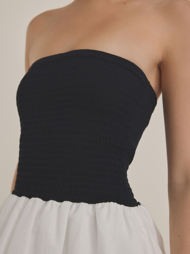 Schwarz/Weiß - 100% Bandeau-Minikleid aus gewebtem Baumwolljersey-Mix mit Puffball-Saum - Image 4 of 7