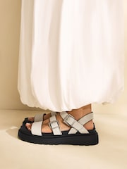 عاجي - Chunky Buckled Sandals - صورة 4 من 7