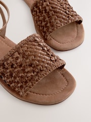 Jasnobrązowa skóra - Plecione sandały na płaskim obcasie Forever Comfort® - Image 9 of 9