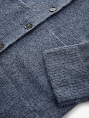 Chambray Blau - Lange, übergroße Strickjacke mit Knopfleiste in gemütlicher Passform - Bild 6 von 7
