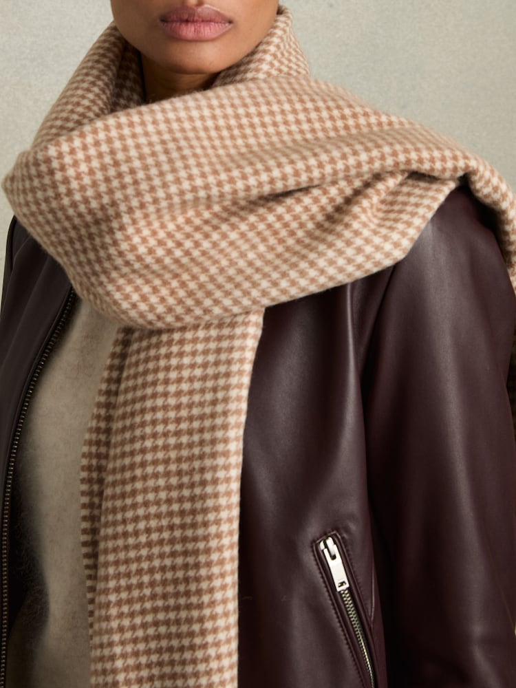 Reiss Neutral Victoria Wool Blend Dogtooth Embroidered Scarf - Image 2 of 5
